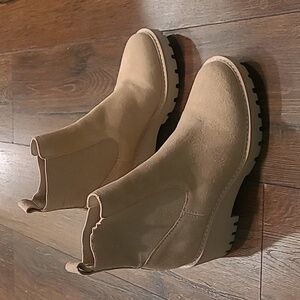 💕❤️💕 Dolce Vita Tan Heeled Boots